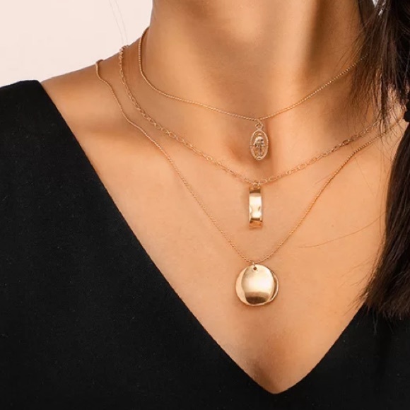 ⚜️[𝟯/$𝟮𝟴]⚜️3 Layered Gold Geometric Choker NEW - Picture 3 of 7